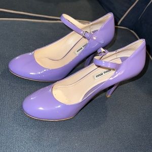 EXCELLENT CONDITION MIU MIU PURPLE PATENT LEATHER MARY JANE PUMPS 7.5 38